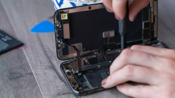 Miért érdemes első körben iPhone szervizhez fordulni?